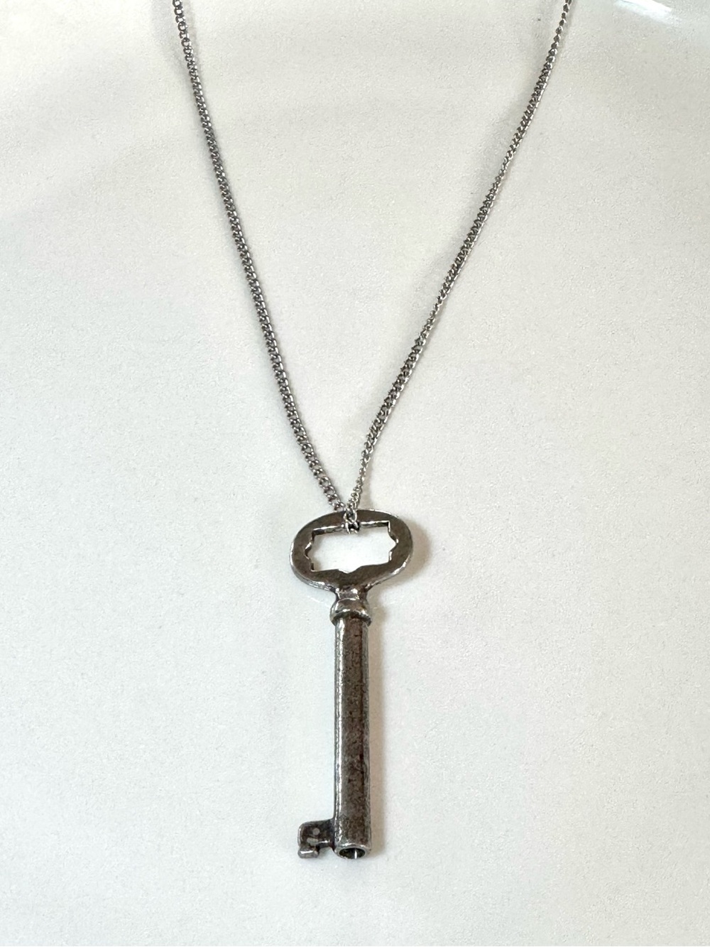 Antique Silver Skeleton Key Pendant Necklace - Trendy